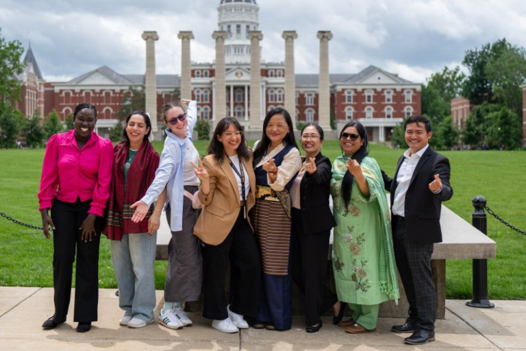 Alfred Friendly Press Partners Fellowship 2027 ($2,000 stipend)